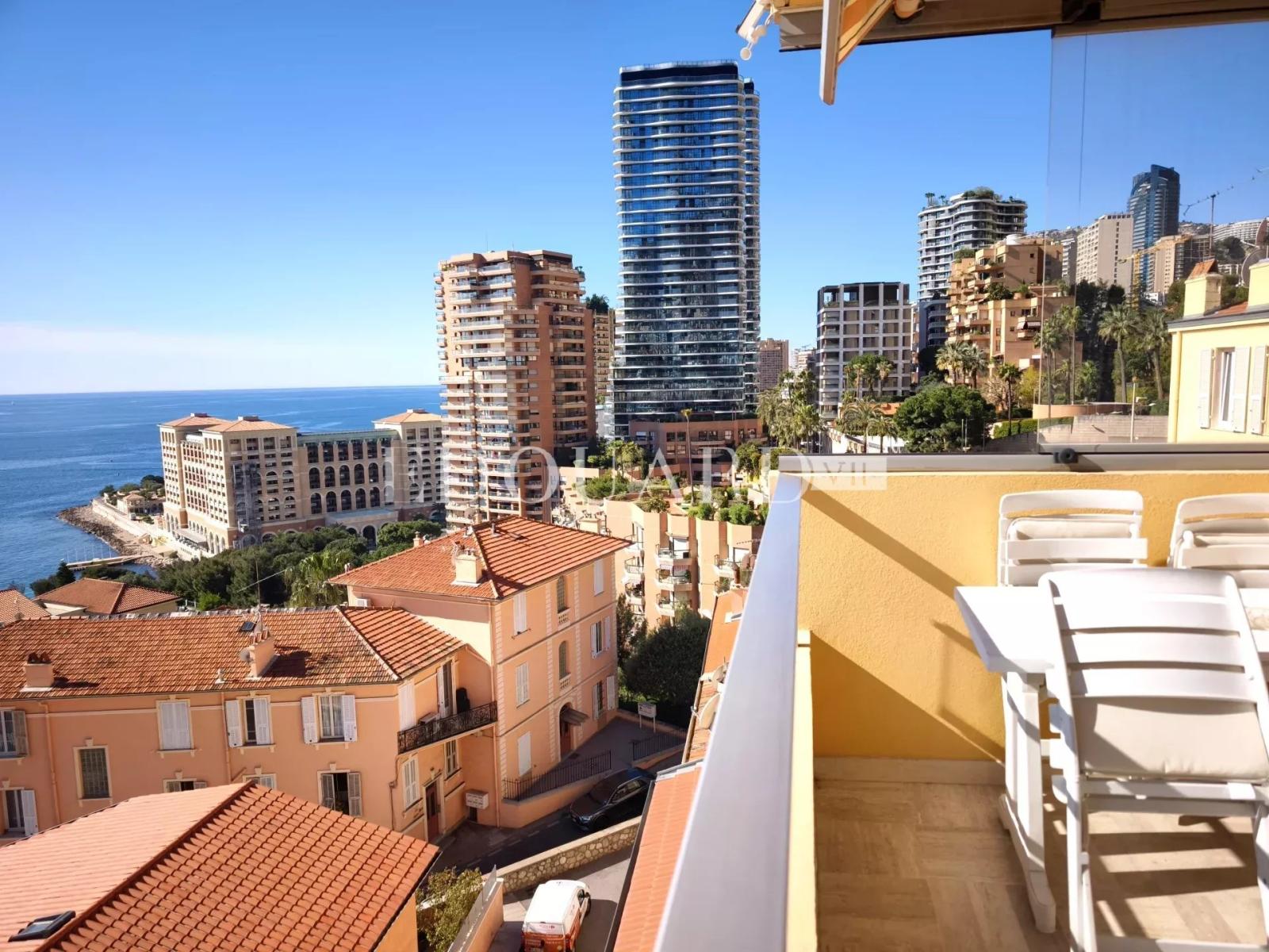 Aux portes de la Principauté de Monaco, superbe trois pièces à vendre avec terrasse et magnifique vue mer