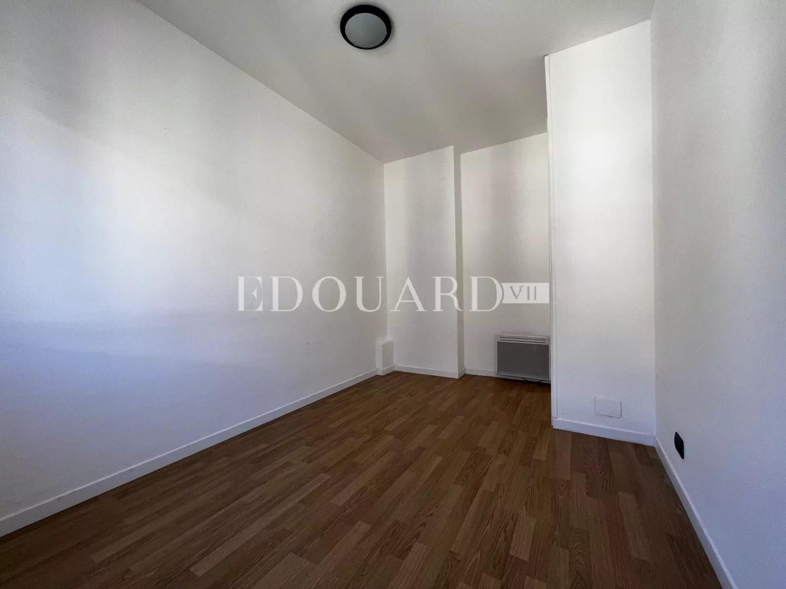 Deux pièces à vendre en bon état avec terrasse et possibilité garage, exclusivité