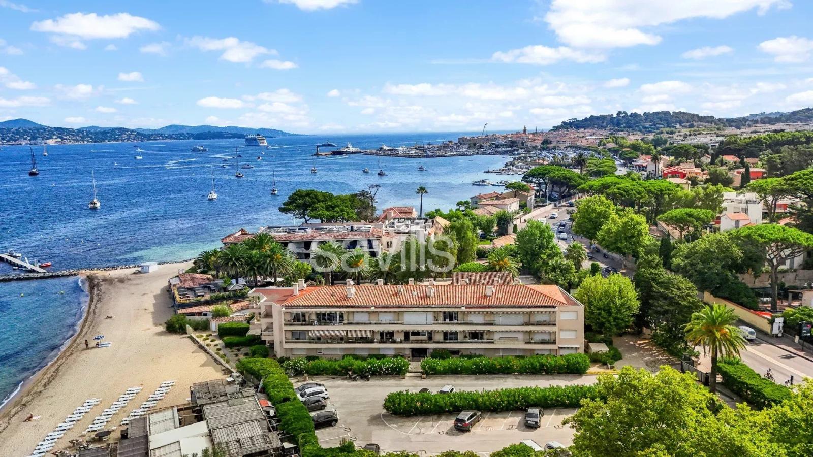 Vue mer pour cet appartement trois chambres avec accès direct à la plage - Saint-Tropez