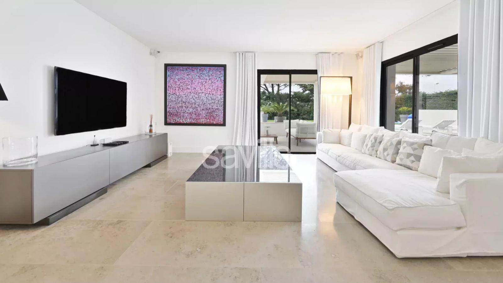 Villa à 100 m de la plage, à proximité de Saint-Tropez