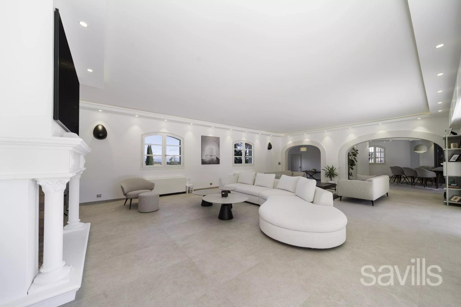 Élégance et prestige dans un domaine privé à deux pas de Valbonne