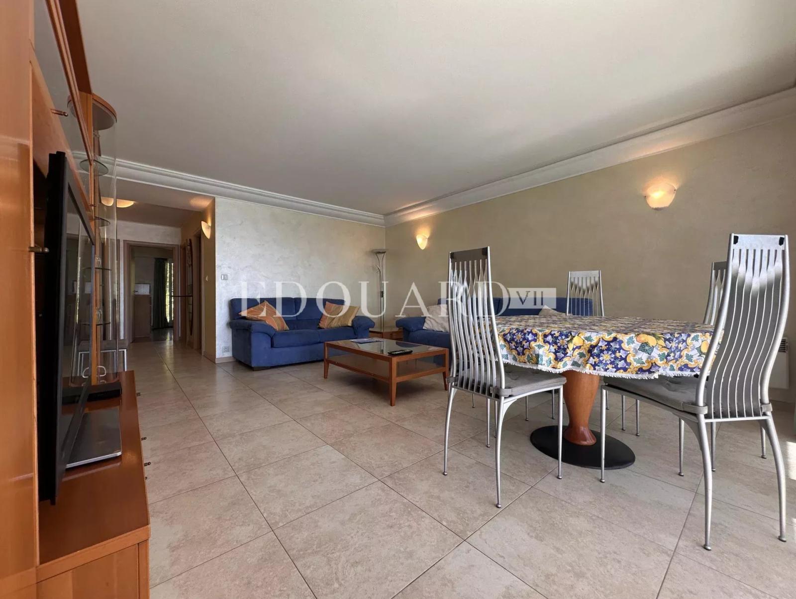 Trois pièces avec terrasse, magnifique vue mer panoramique et double garage