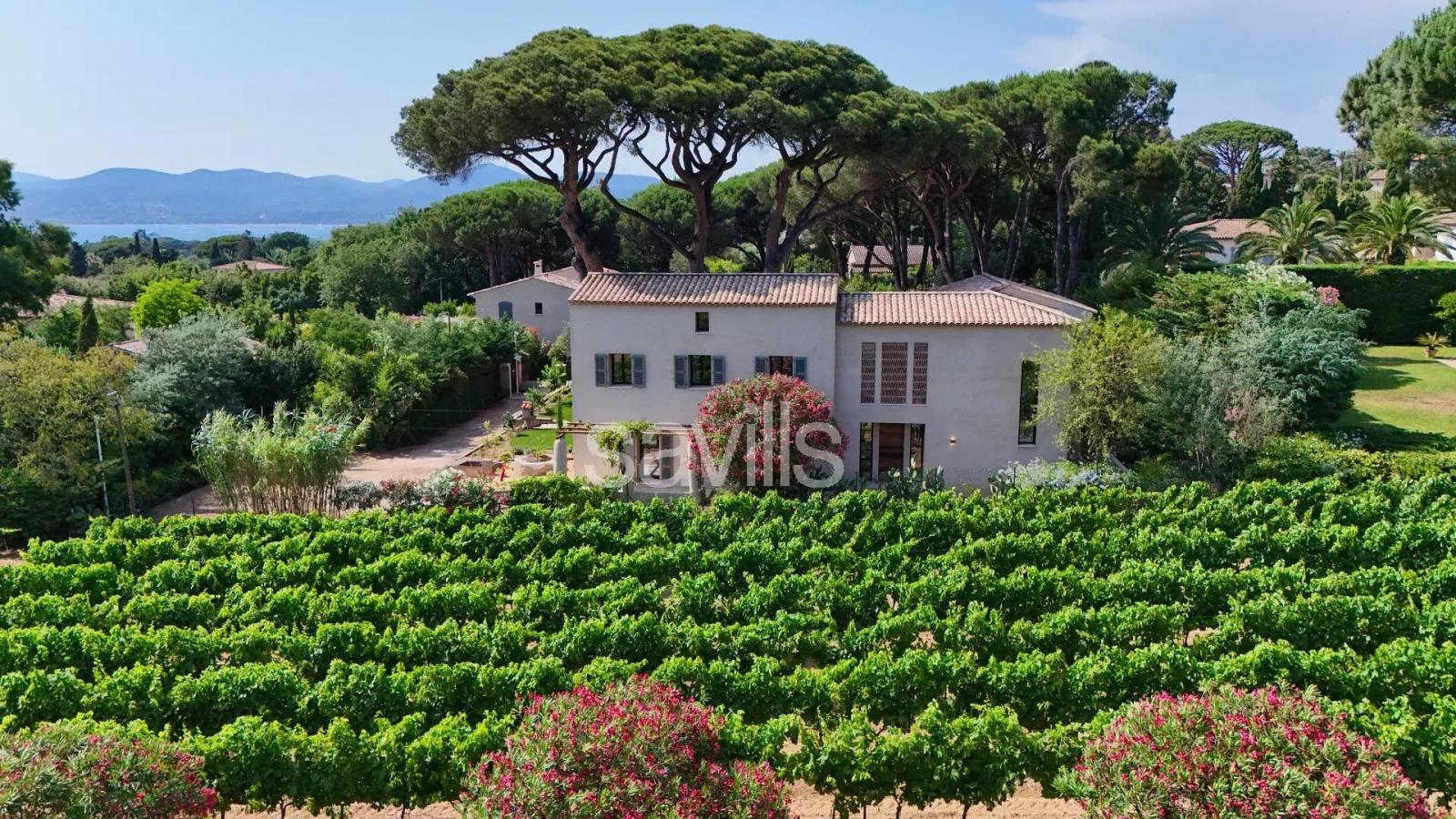 Villa de charme à Saint-Tropez – quatre chambres, piscine & calme absolu