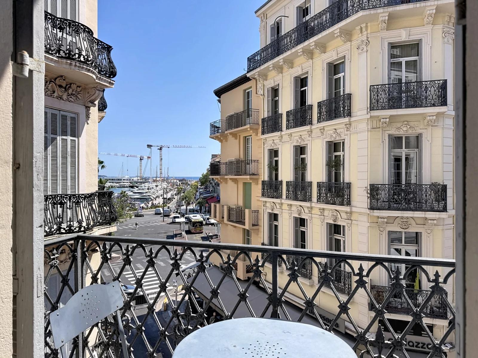 CANNES FORVILLE PALAIS 4P balcon vue mer