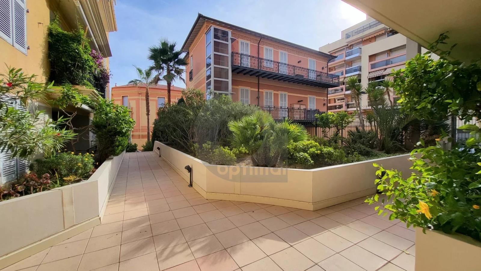 Menton centre ville -  Appartement 2 Pièces - terrasse et parking