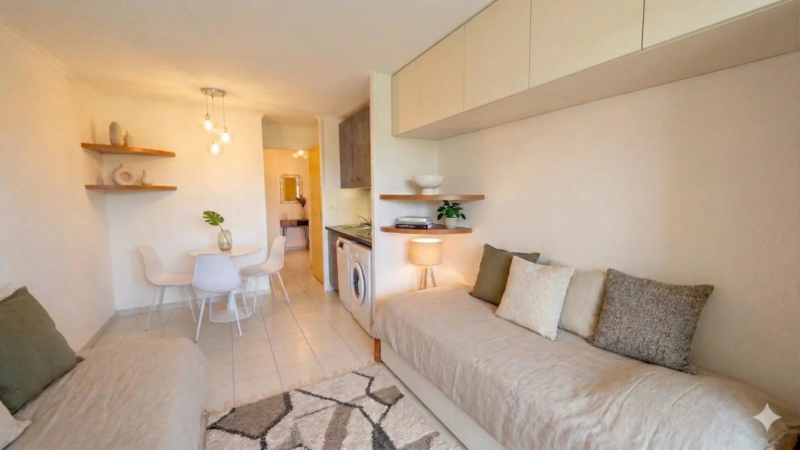 AGAY CAP ESTEREL LE VILLAGE: beau studio cabine avec accès de plein pied, terrasse et jardin vue mer