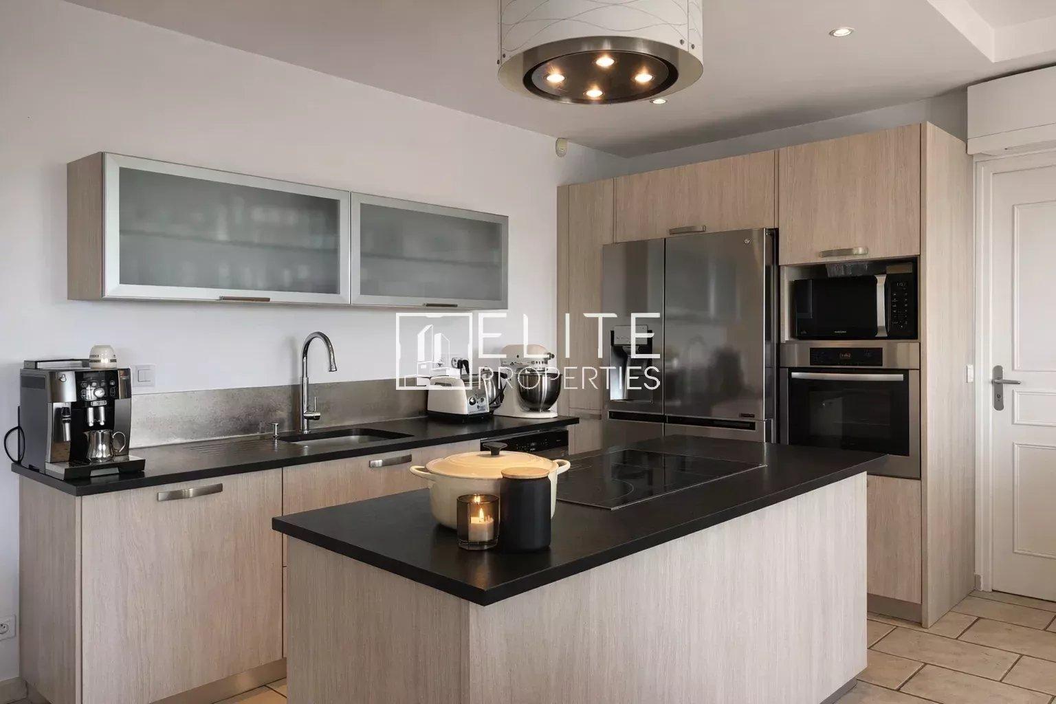 Maison familiale en position dominante – Aperçu mer et montagne – Mandelieu-la-Napoule