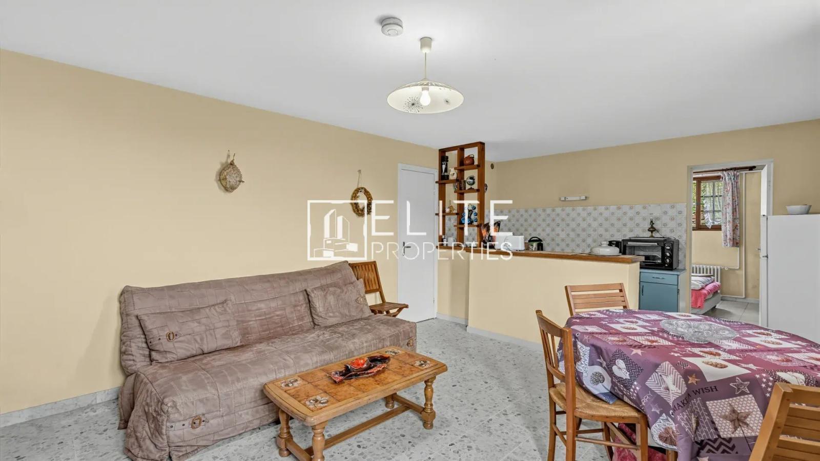 MANDELIEU-LA-NAPOULE (CAPITOU) : Maison à rénover, 110 m² habitables, vue panoramique mer et collines, terrain de 1 375 m²