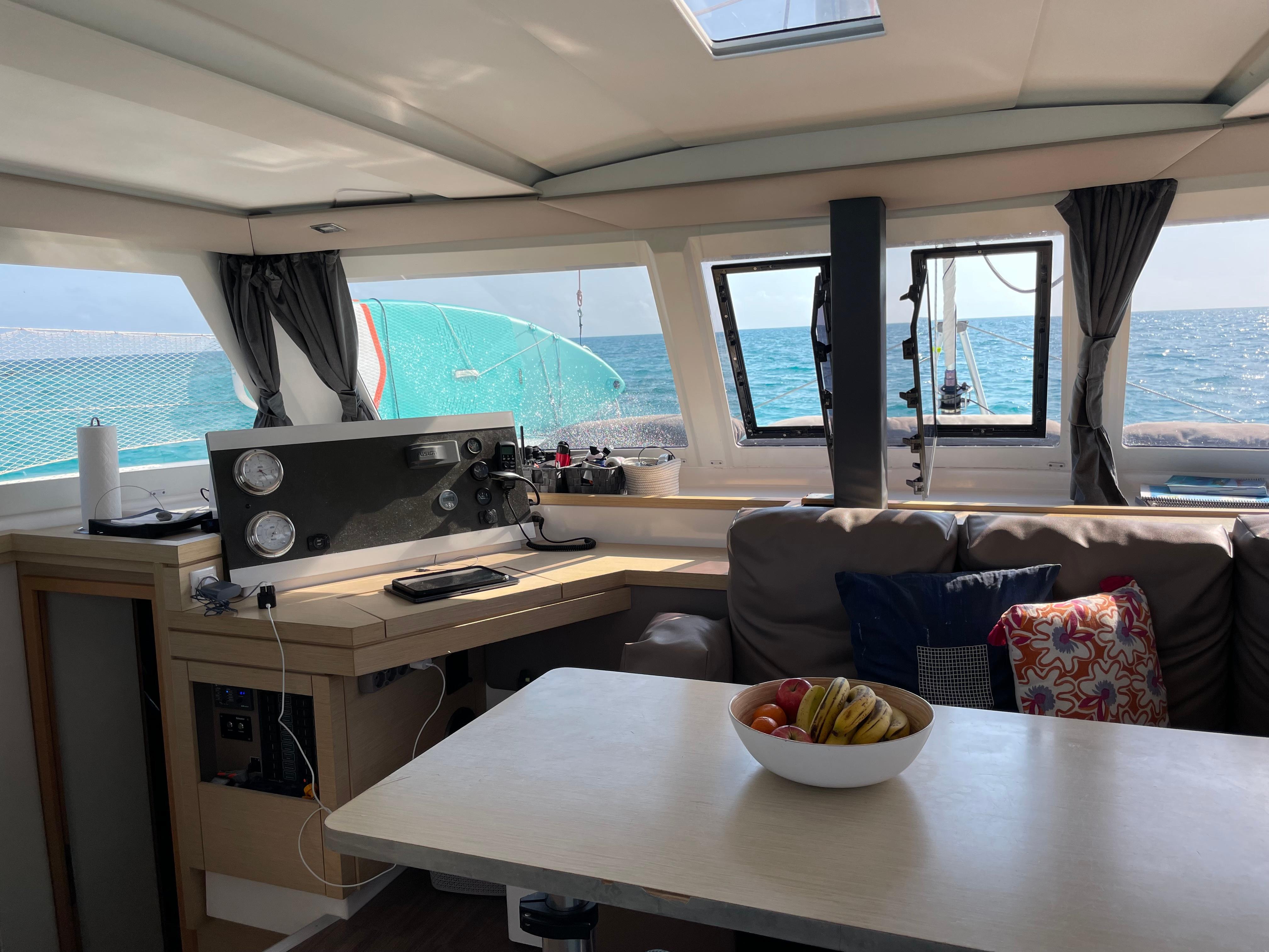 e01d4_2016-fountaine-pajot-lucia-40-sail-9423220-20240610084847035-1_xlarge.jpg