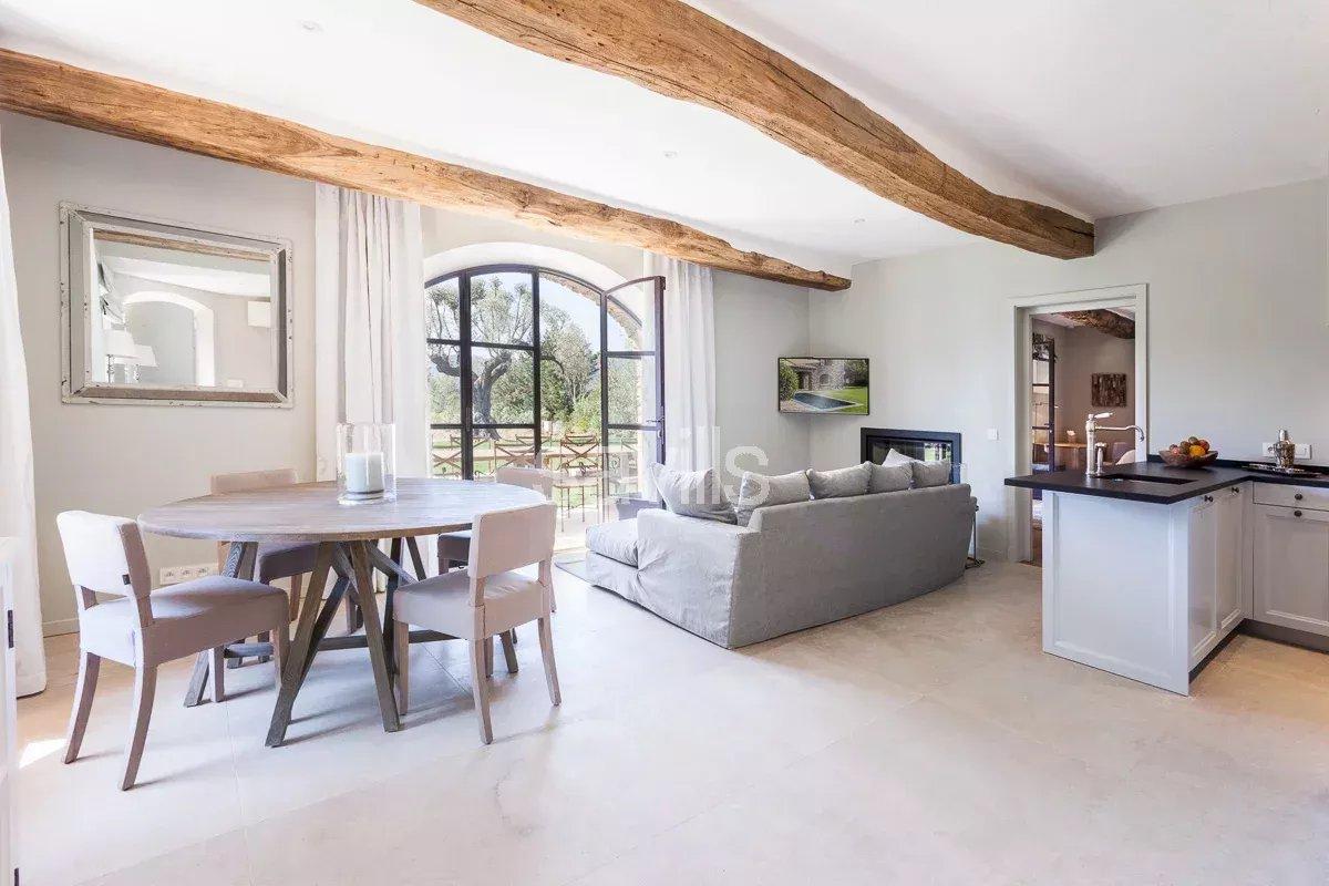 Bastide provençale au milieu des vignes, 6 personnes