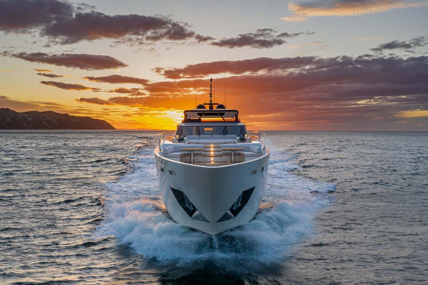 67e91_25661_nntcq_ferrettiyachts1000-super-yacht-de-luxe.jpg