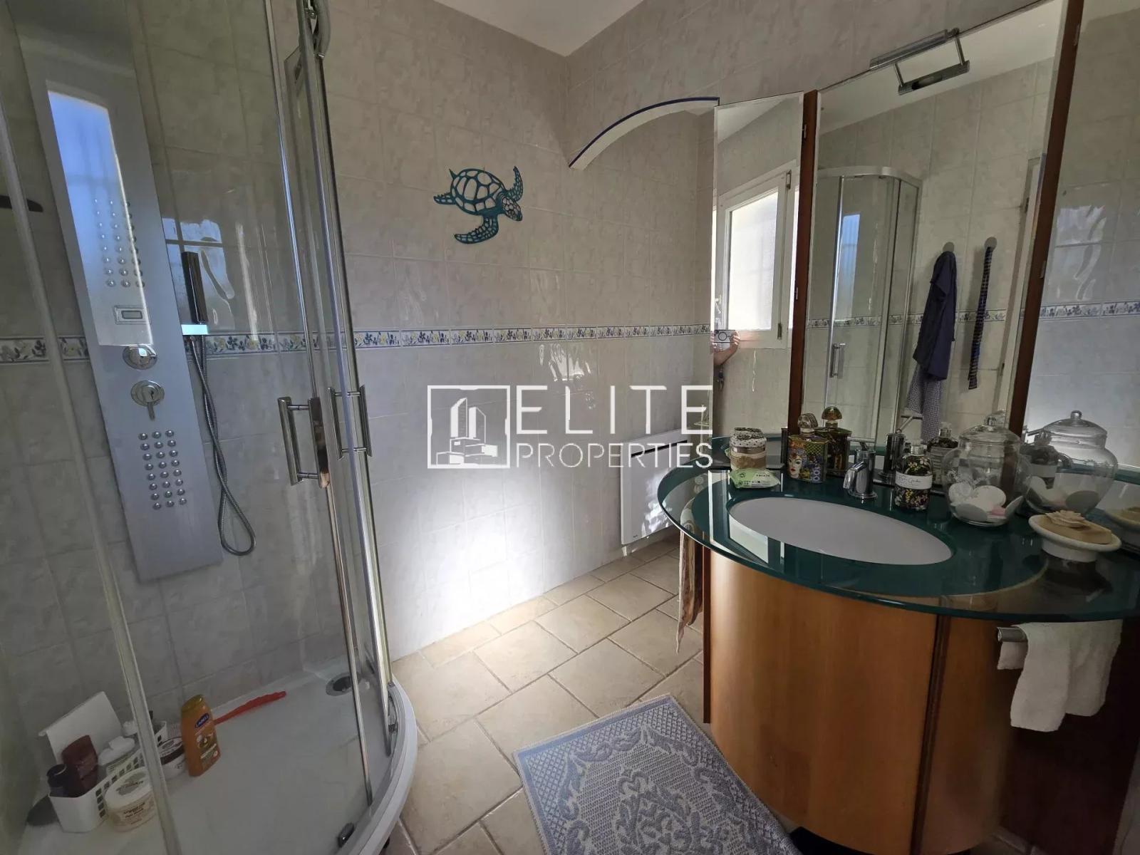 VILLA DE 205m² + PISCINE LES ADRETS