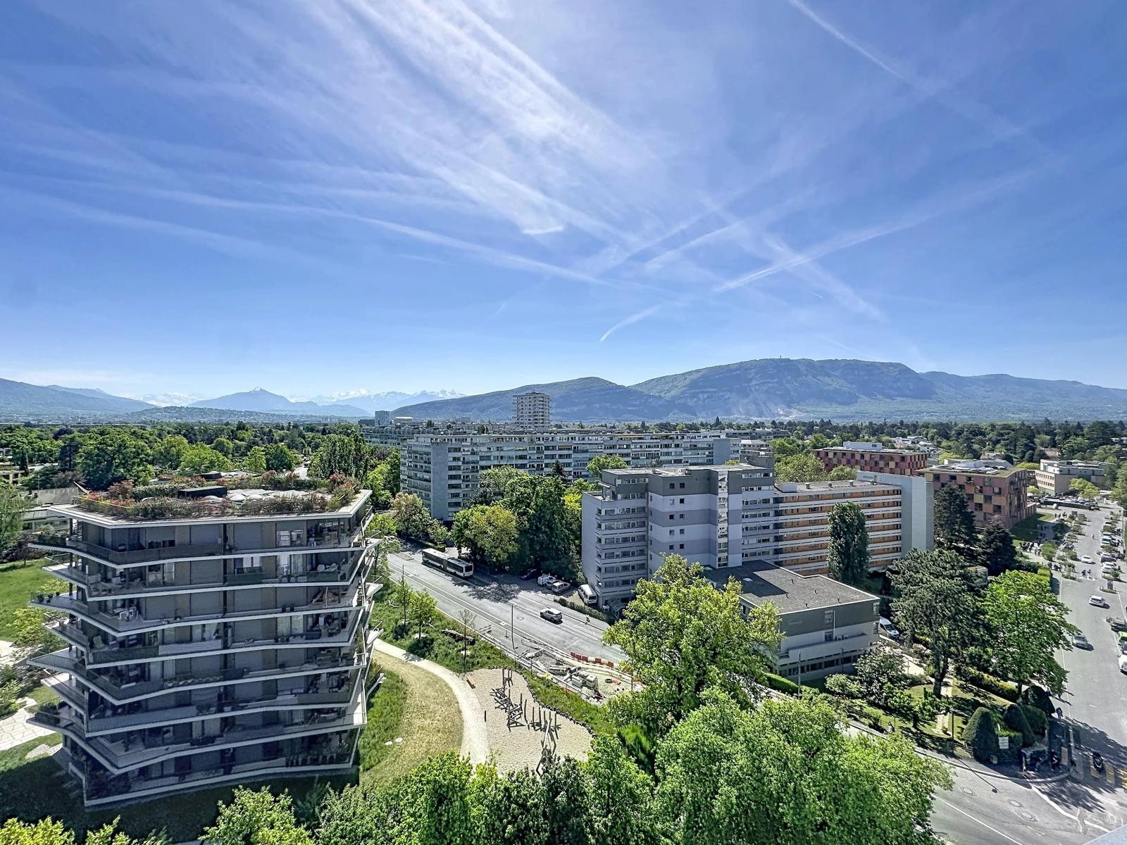 Superbe attique meublé à Cologny