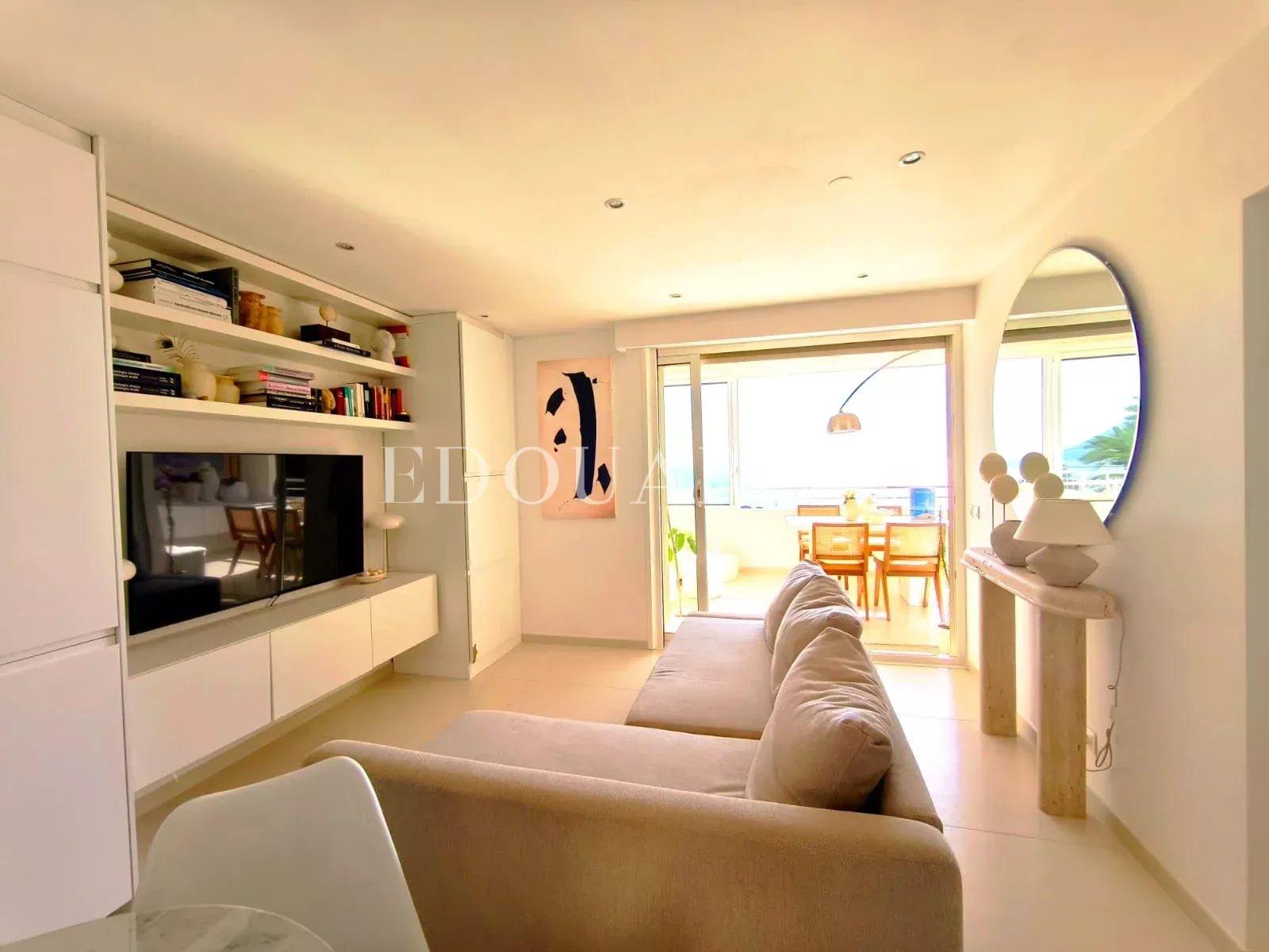 Deux pièces à vendre au dernier étage d'un prestigieux immeuble au cœur du renommé quartier de Garavan