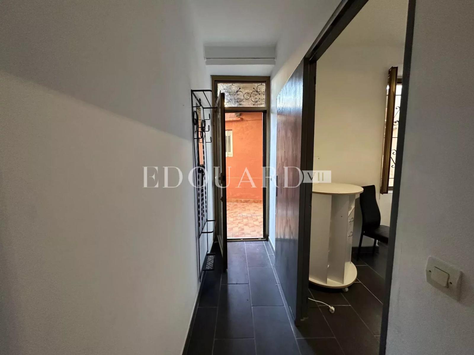 Trois pièces à vendre sur la commune de Menton, proche de de tous les commerces et de la Gare Routière