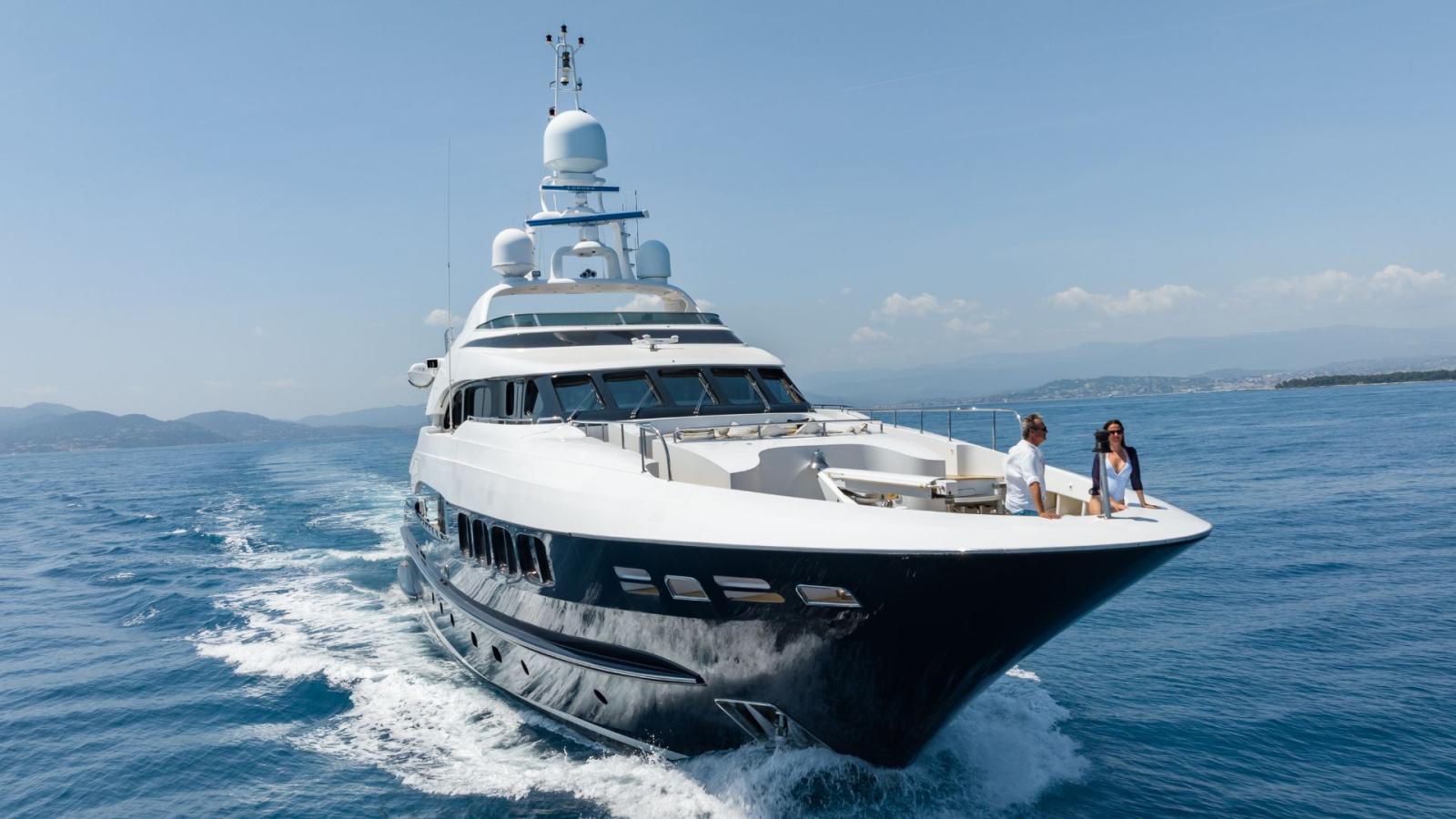 69324_6tdzc_40m_yacht_for_sale.jpg