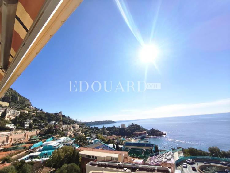 Aux portes de la Principauté de Monaco, superbe trois pièces à vendre avec terrasse et magnifique vue mer