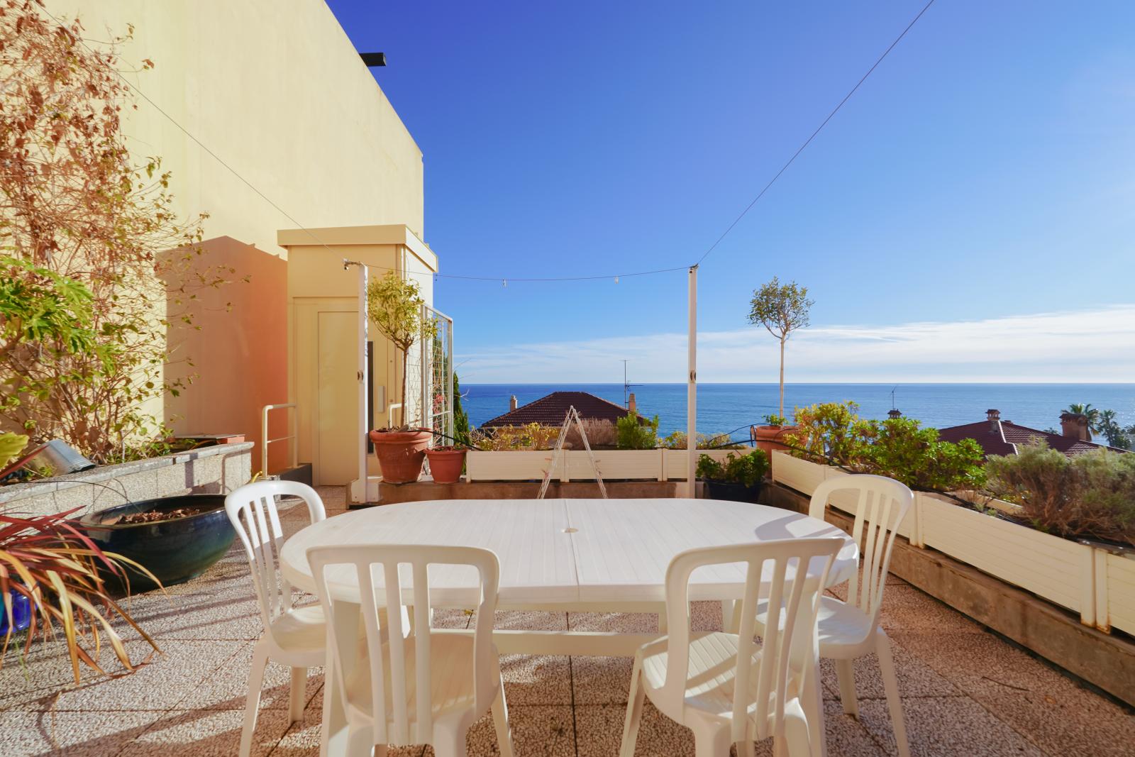 CAP D'AIL - SECTEUR DOUANIERS - VILLA VUE MER
