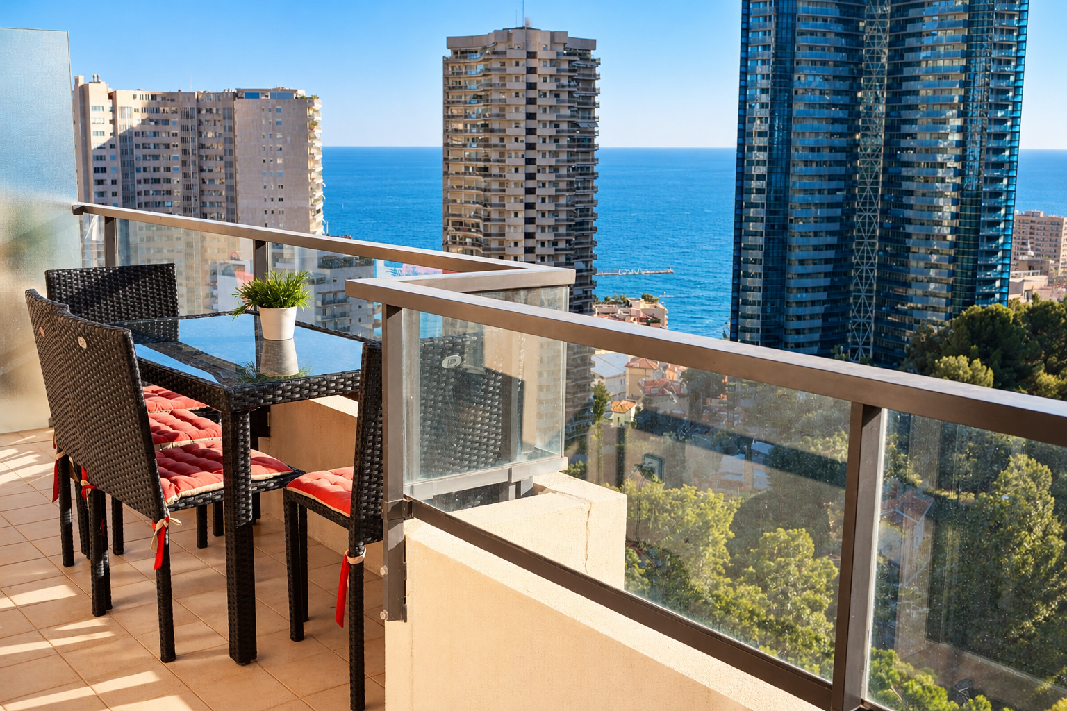 69974_balcon-ensoleille-avec-vue-sur-la-mer-1793270728.jpg