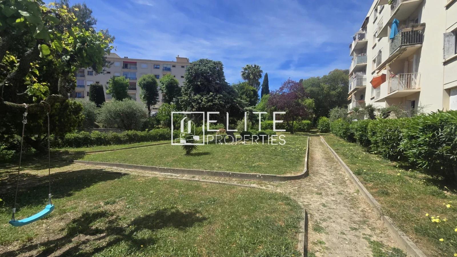 APPARTEMENT 3 PIÈCES DE 54 m² – DERNIER ÉTAGE – GARAGE PARKING & CAVE – LE CANNET