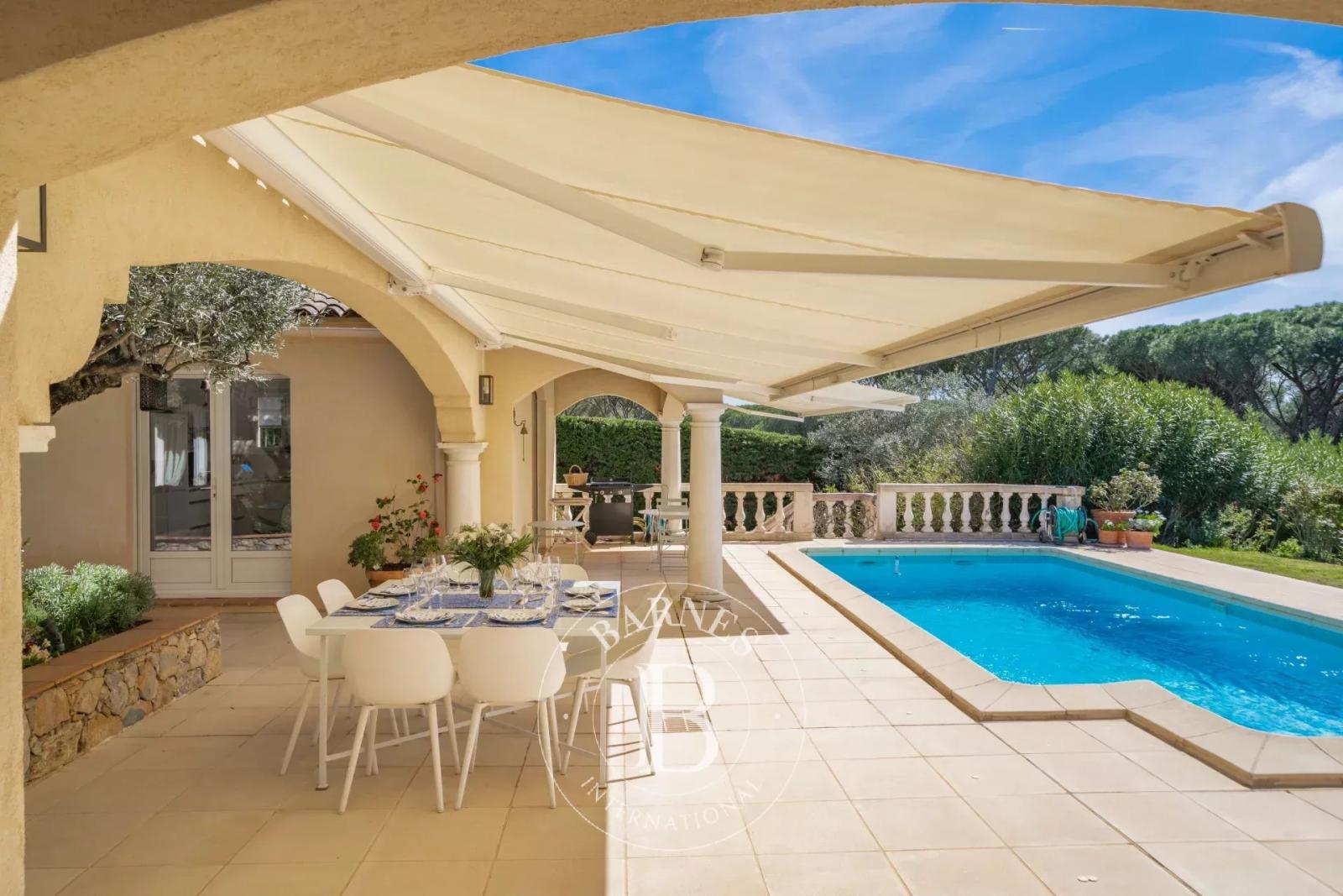 SAINT-RAPHAËL - VILLA DE STANDING DANS UN ENVIRONNEMENT PRÉSERVÉ