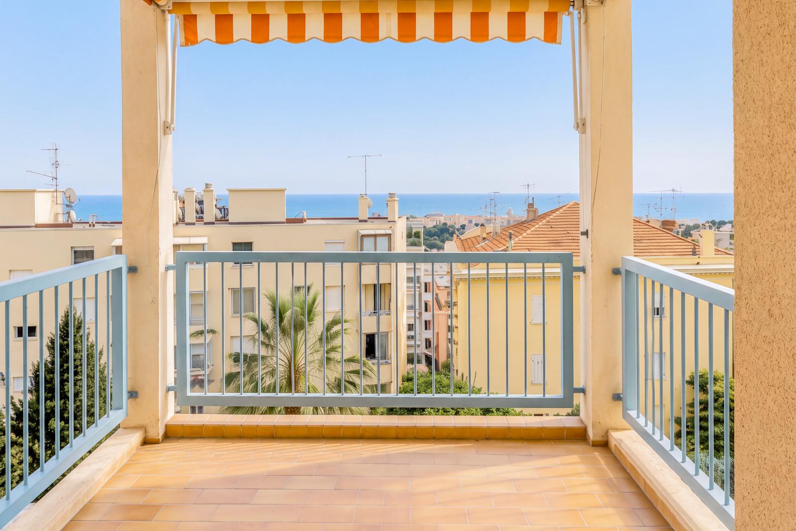 BEAUSOLEIL - APPARTEMENT 4 PIÈCES - VUE MER
