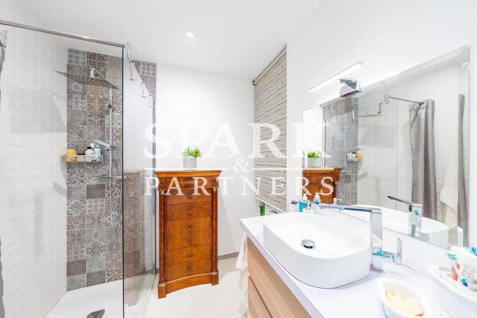 Roquebrune Cap Martin - Bel appartement dernière étage - vue mer