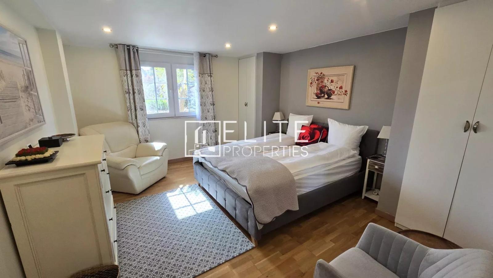 MAISON 9 PIÈCES DE 300 m² + GARAGE – CABRIS