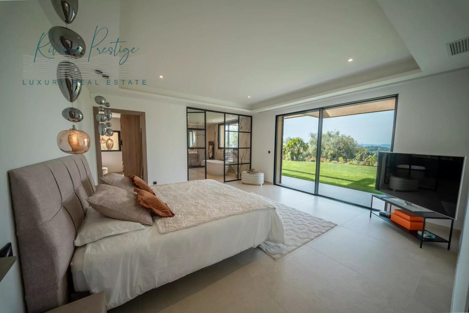 OPIO: Contemporaine dans domaine privé avec vue sur le golf et le vieux village