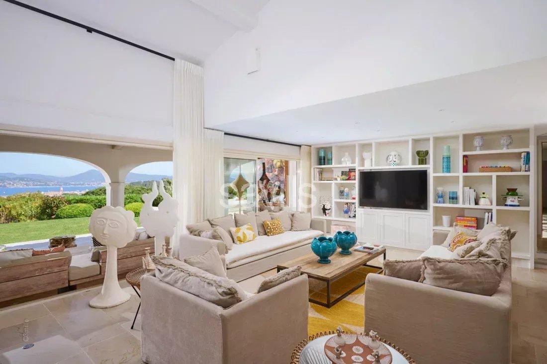 Saint-Tropez. Bastide de charme avec vue mer.