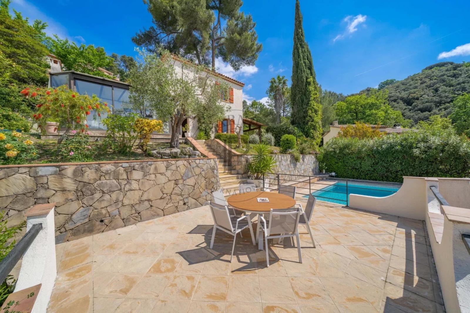 LA ROQUETTE SUR SIAGNE - VILLA FAMILIALE - VUE PANORAMIQUE