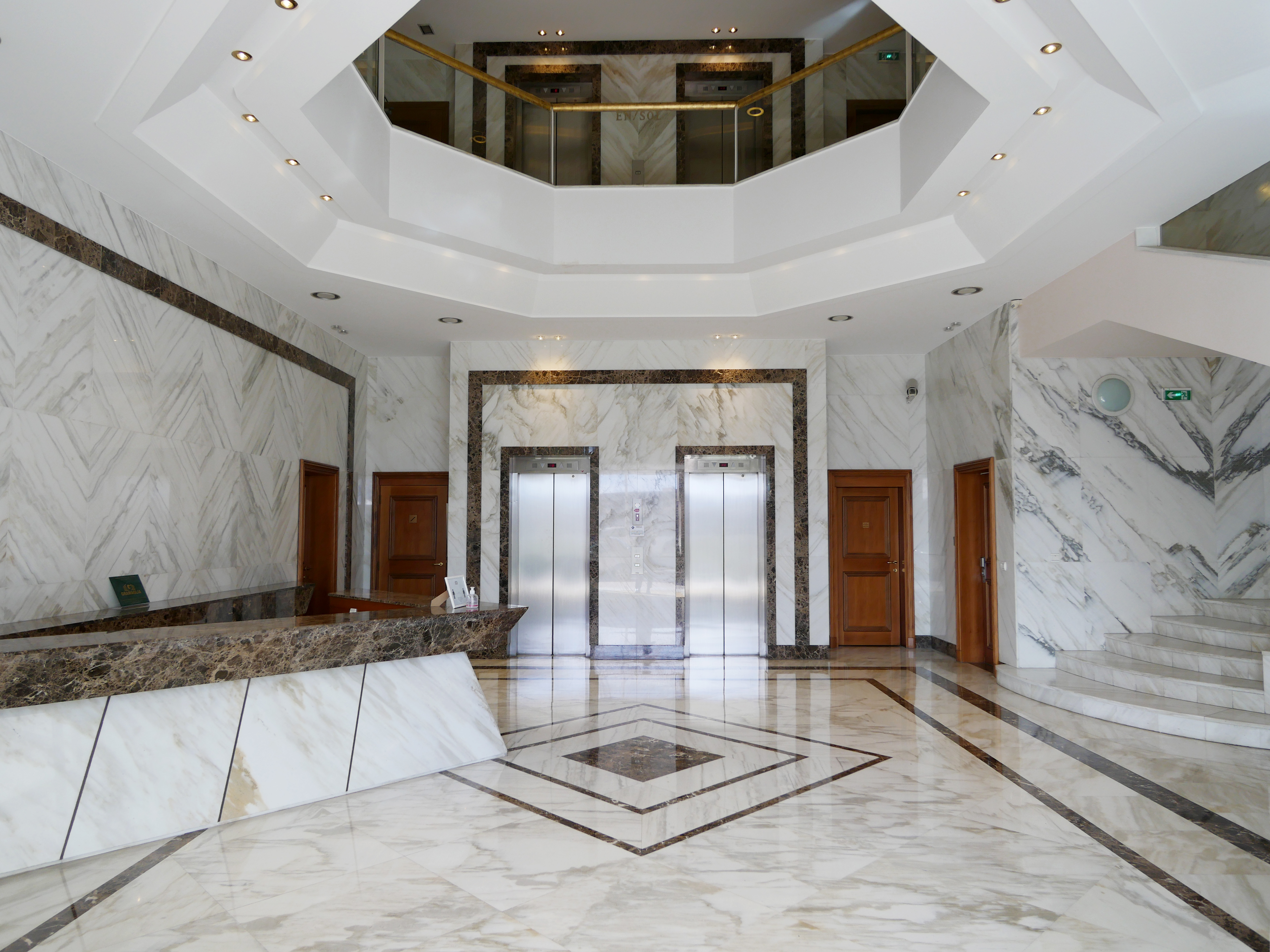 6iV7o_hall-immeuble-1780915083.jpg