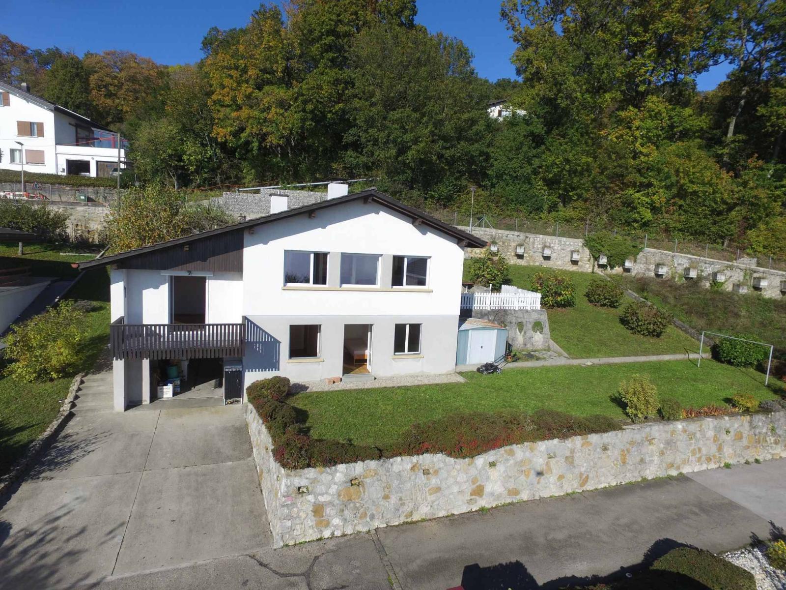 Élégante maison individuelle de 6,5 pièces avec terrasse et vue imprenable