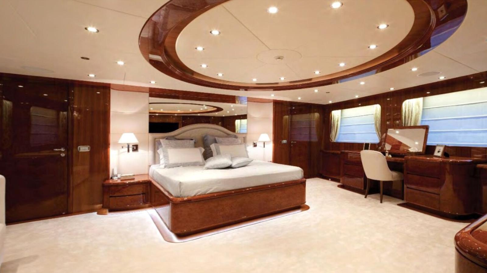 70b92_yja2d_mega_yacht_for_sale.jpg