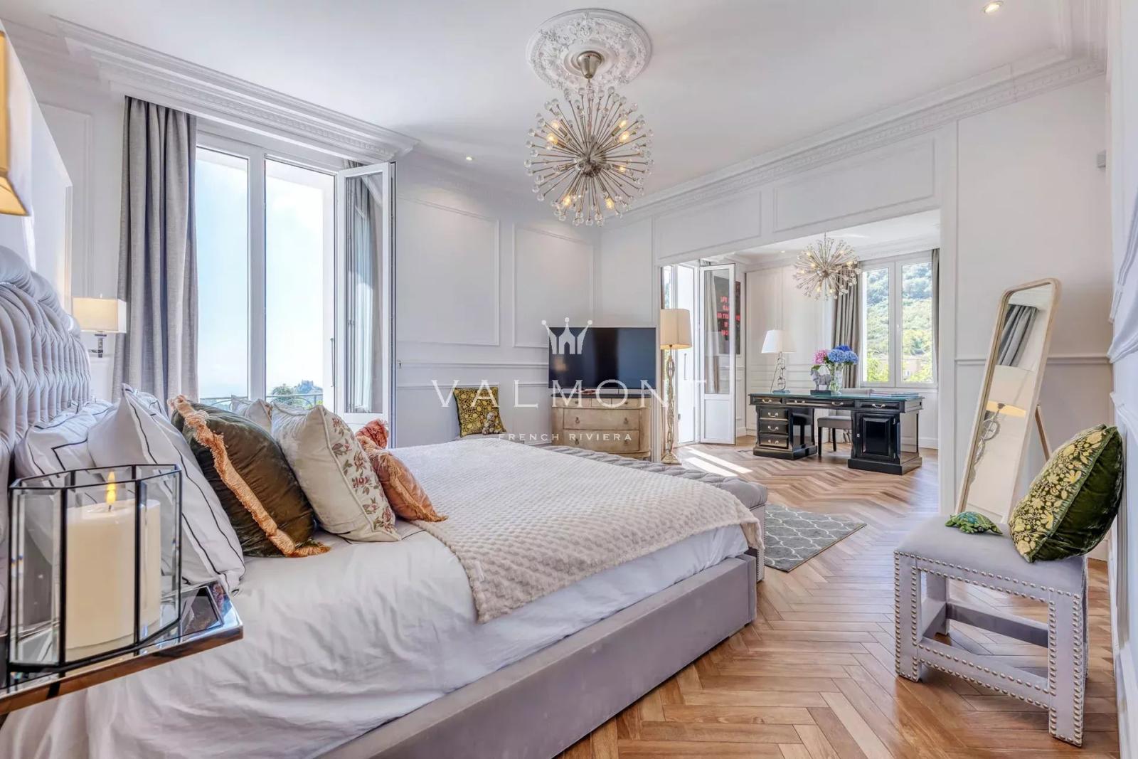 VILLA RAFFINÉE PERCHÉE AU-DESSUS DU VILLAGE D'EZE