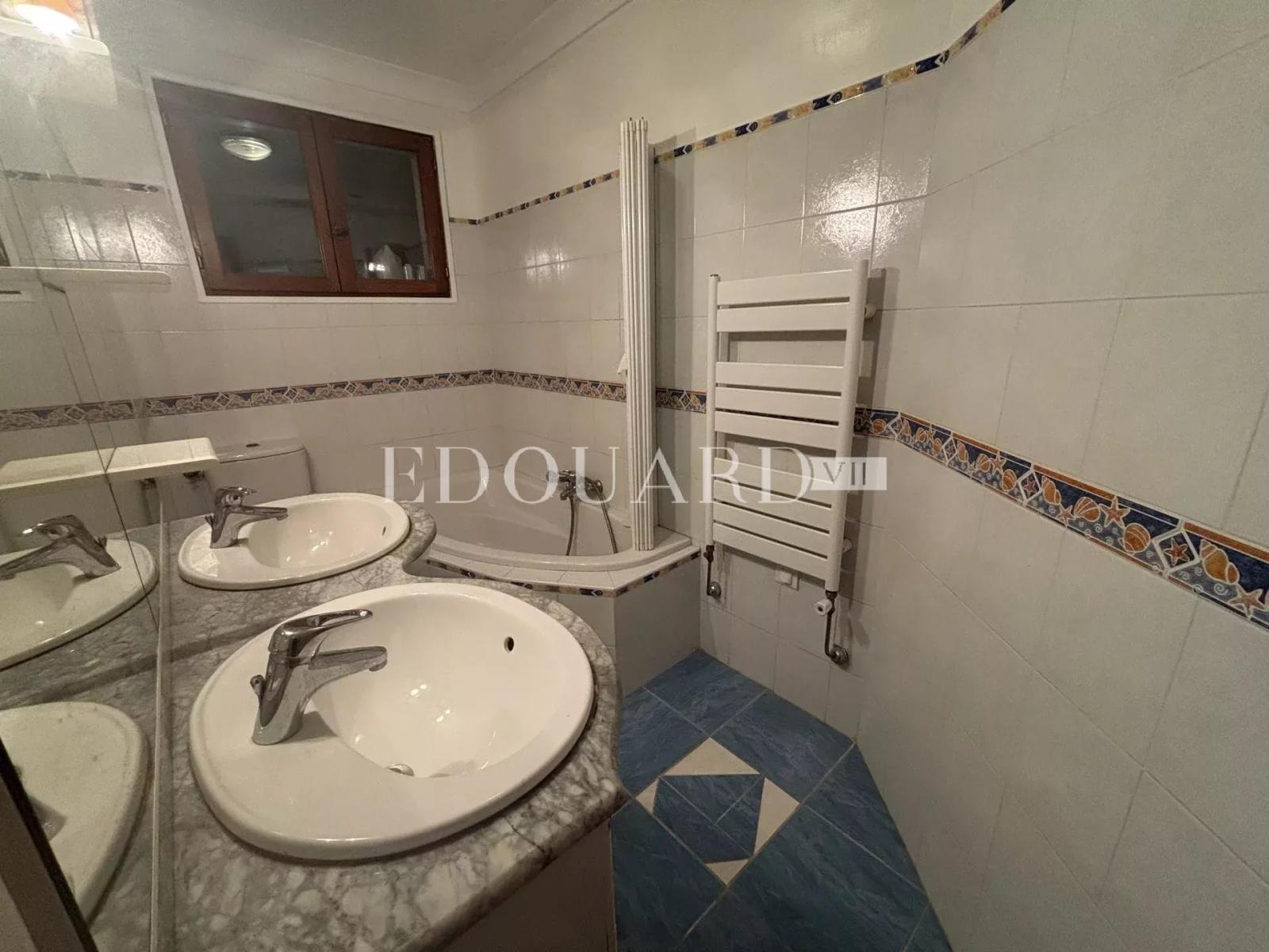 En exclusivité maison provençale à vendre avec appartement indépendante, piscine et grand jardin