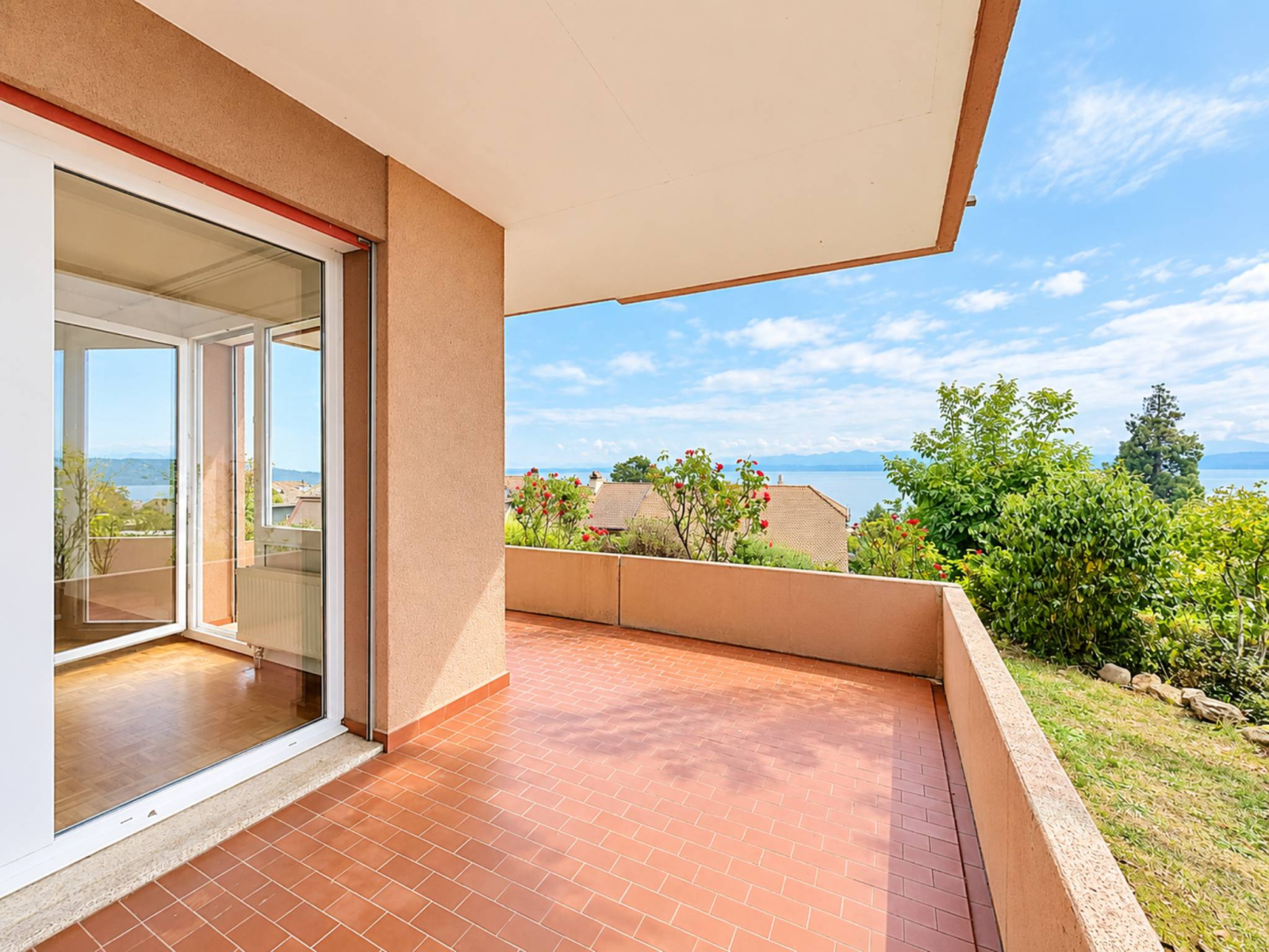 Un appartement généreux avec vue sur le lac et les Alpes