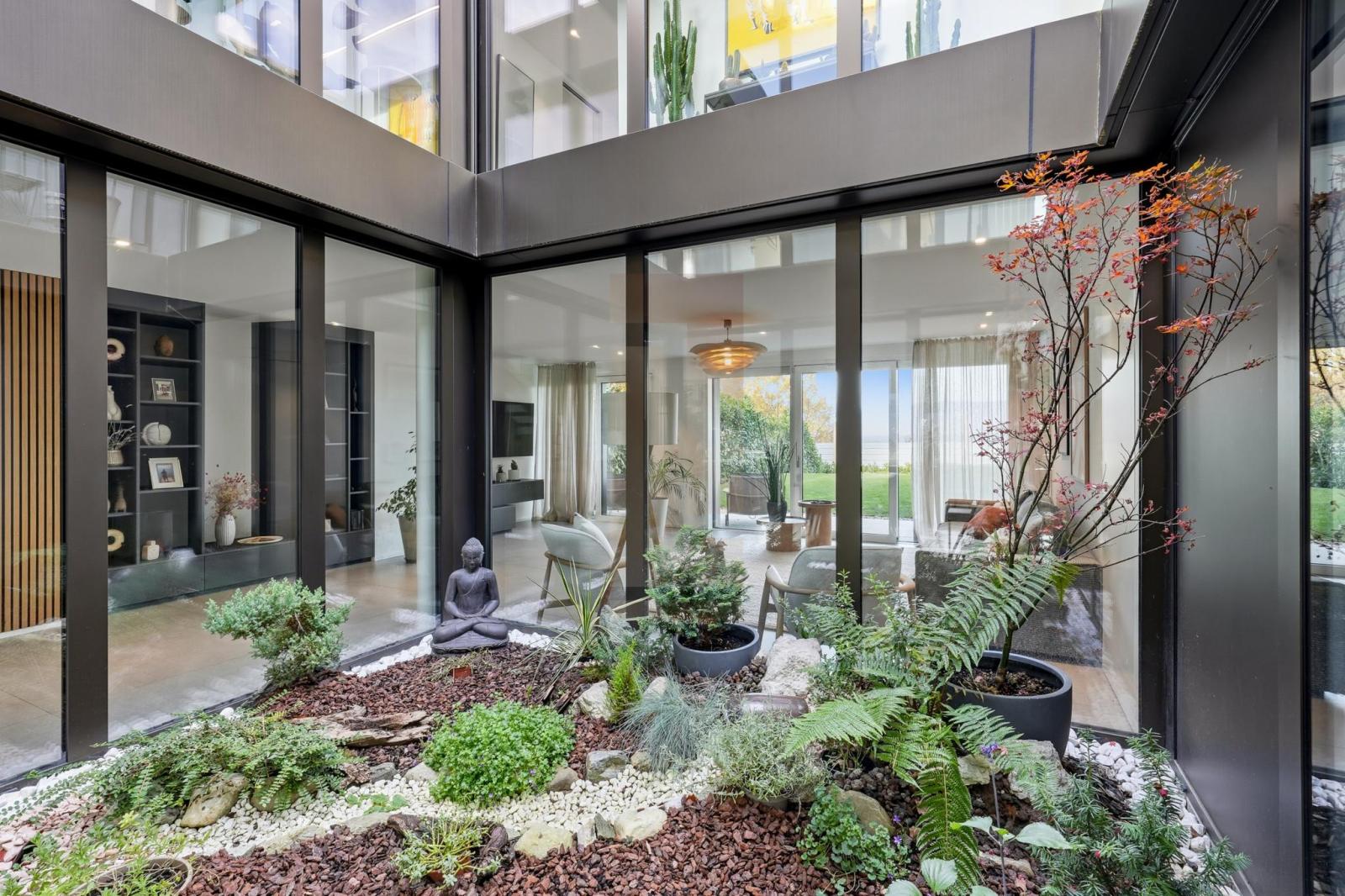 Exclusivité : Maison contemporaine clé en main avec vue lac