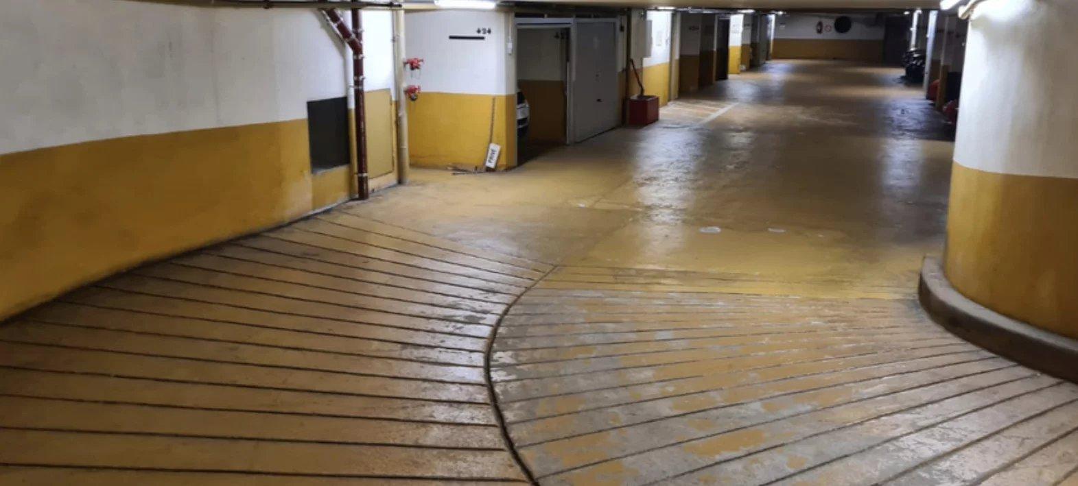 4 places de parking à Condamine