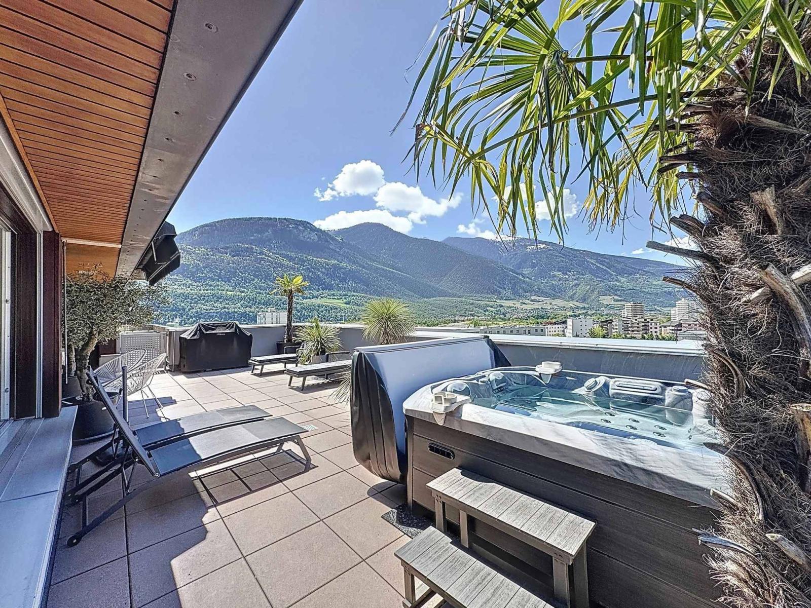 Attique duplex avec terrasse panoramique-Résidence secondaire