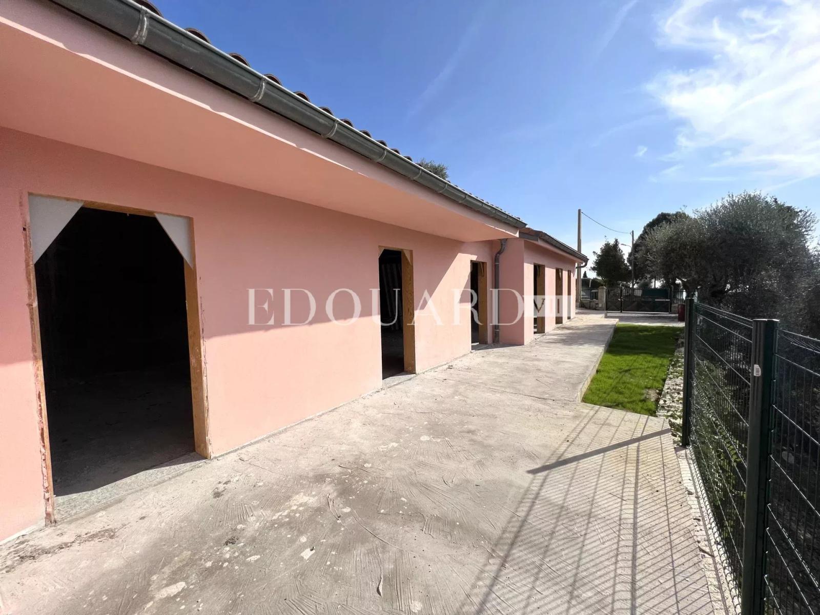 En exclusivité villa en cours de rénovation avec vaste terrain, sur la commune de Castellar