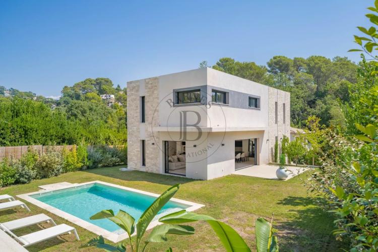 MOUGINS - MAISON NEUVE CONTEMPORAINE