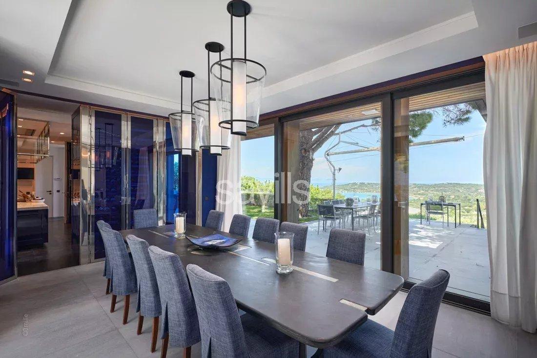 Propriété d'exception avec 9 chambres et vues imprenables sur la mer