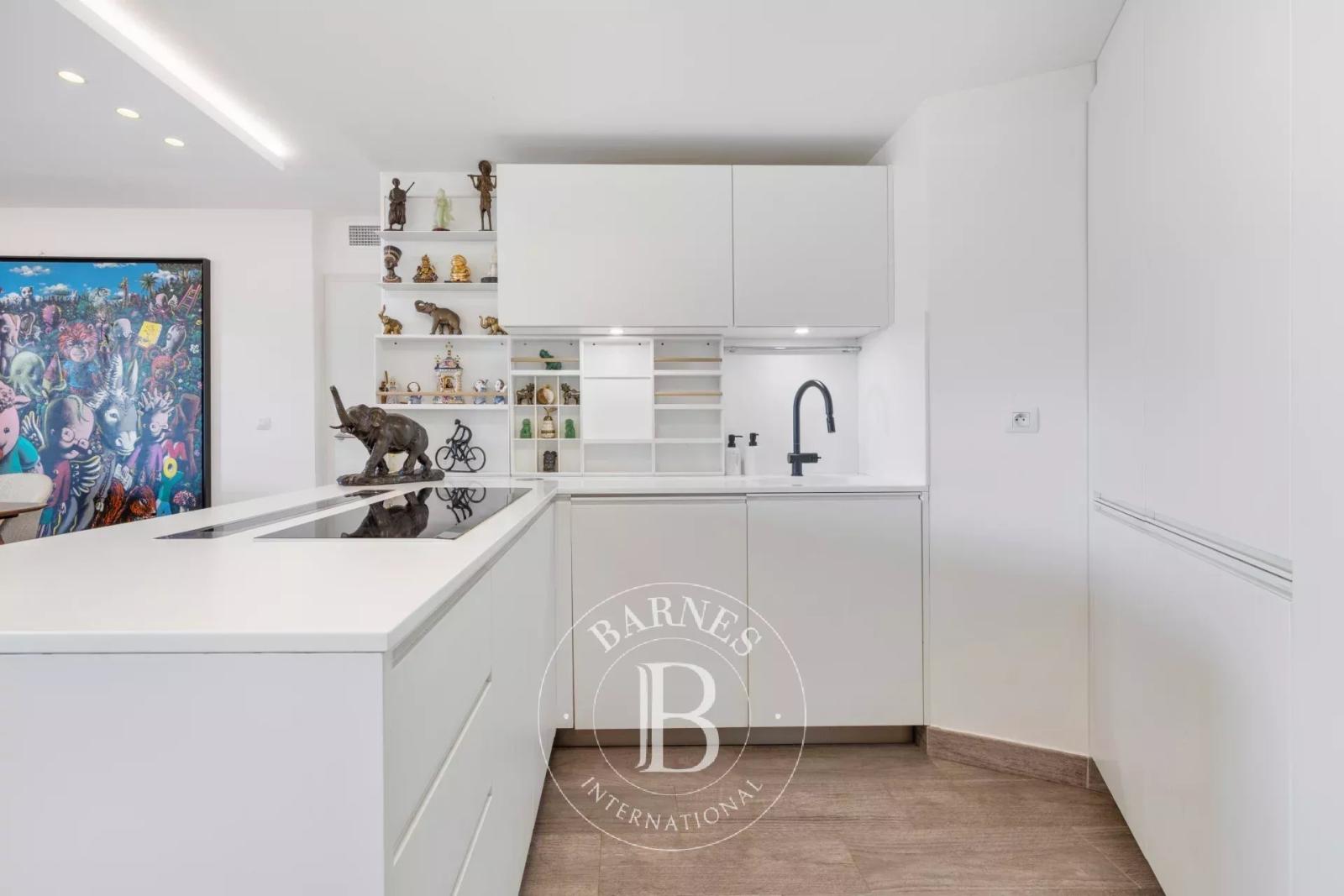 ÈZE – APPARTEMENT 4 PIÈCES – VUE MER – TERRASSES – SAUNA – DOUBLE GARAGE