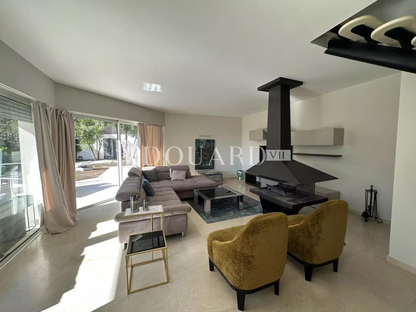 Superbe villa moderne avec belle vue mer et collines, à 10 minutes en voiture de la Principauté de Monaco