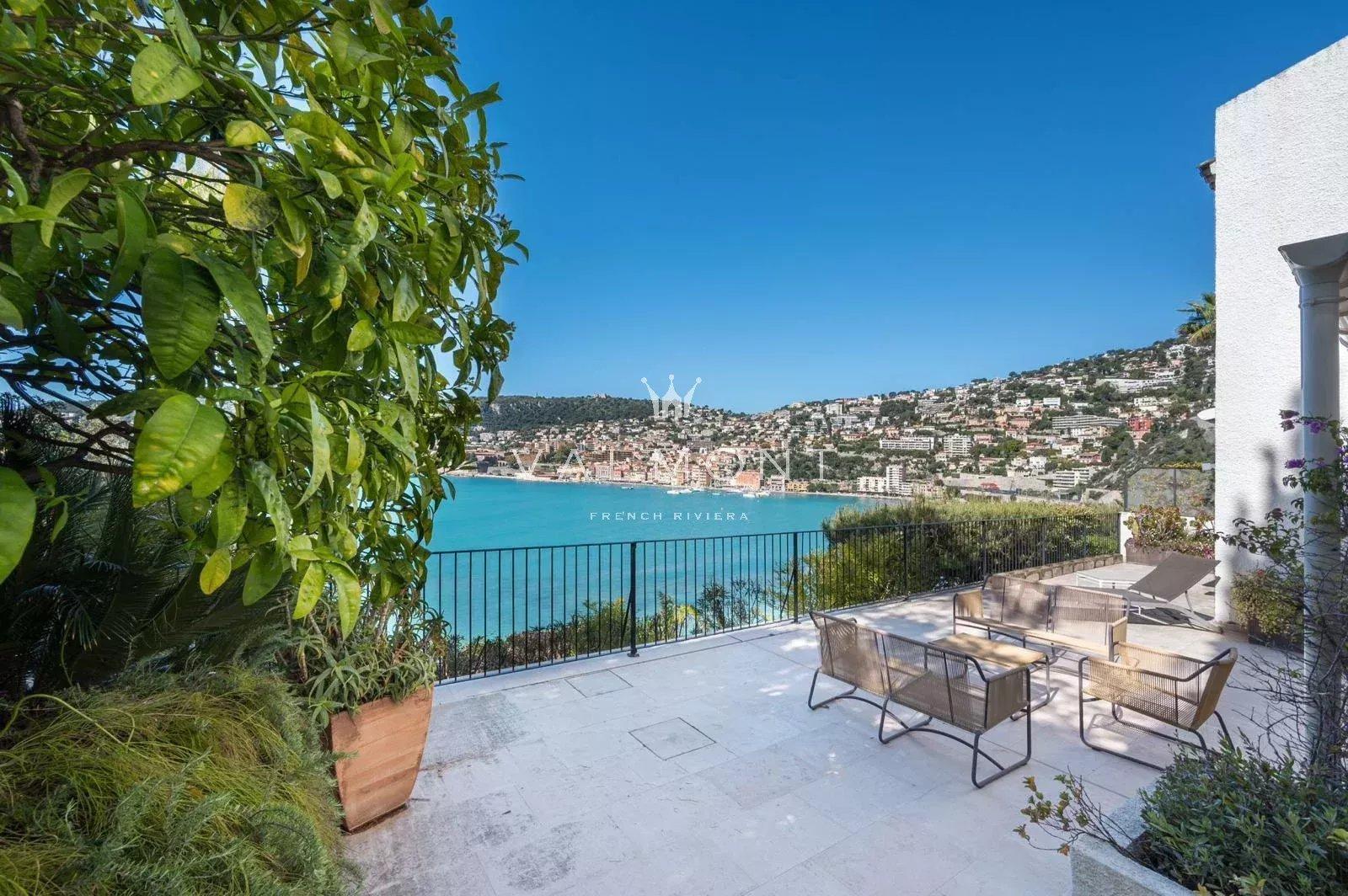 CHARMANTE MAISON EN BORD DE MER AVEC VUE PANORAMIQUE SUR LA MER