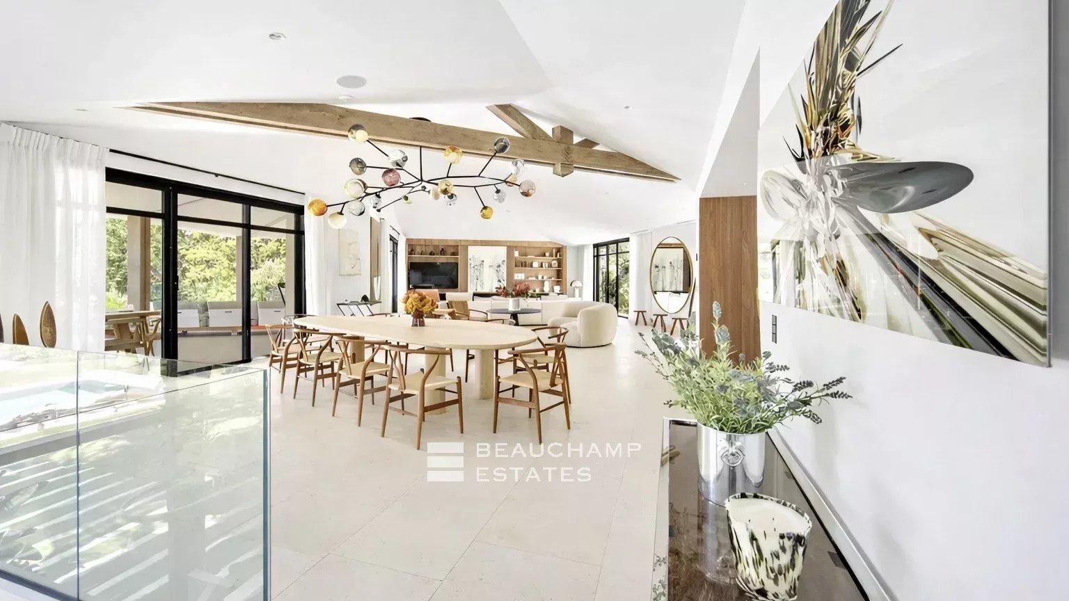 Villa contemporaine ultra luxueuse dans le prestigieux domaine des Parcs de Saint-Tropez.