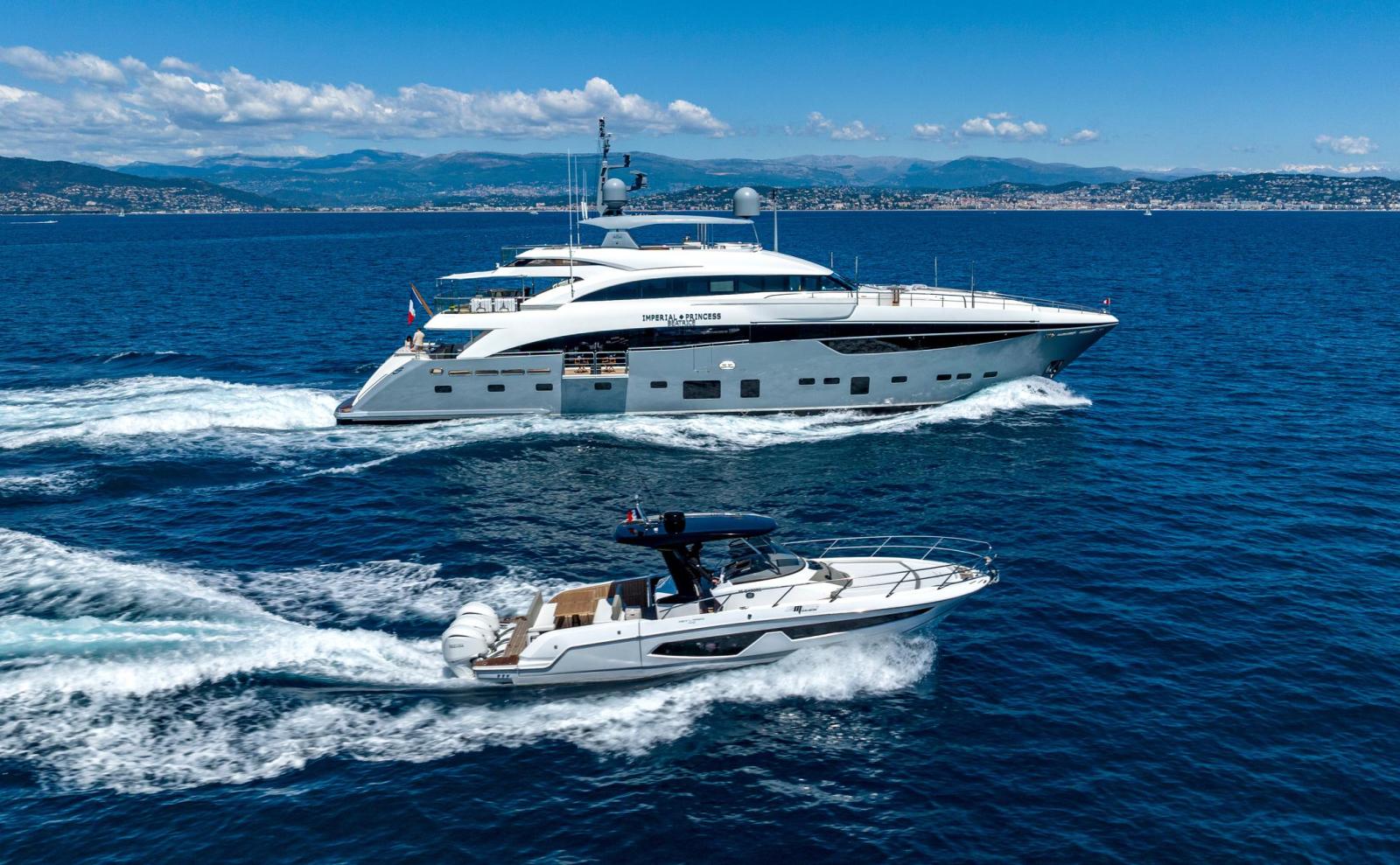 77c91_7005d_7sfoc_imperial_princess_beatrice_princess_40m_used_yacht_for_sale_superyacht_flybridge_cannes_6.jpg