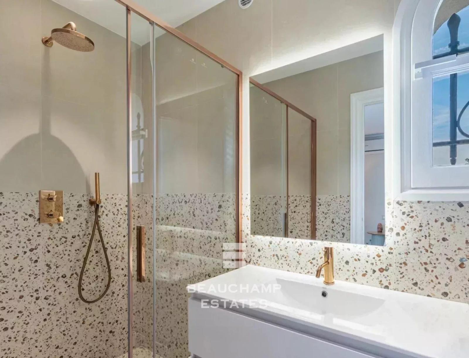 Villa néo-provençale 5 chambres avec piscine - Valbonne