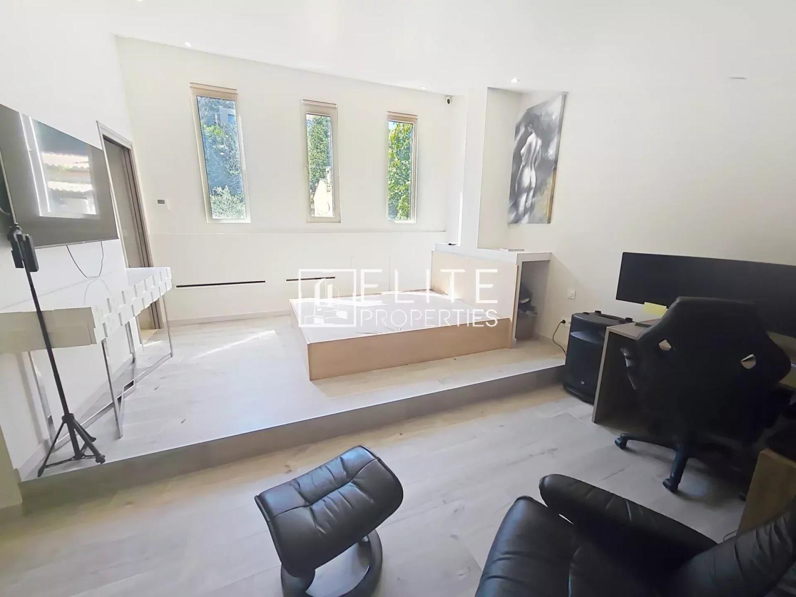 VILLA 10 PIECES 260m²  VUE DEGAGEE VALLAURIS